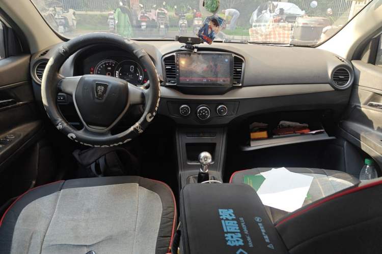 Used Roewe 350 2014 1.5L Manual Xunchi Edition Center Console