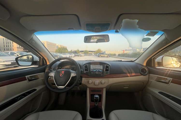 Used Roewe 350 2014 1.5L Manual Swift Edition Center Console