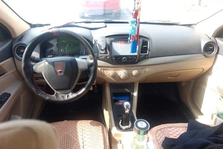 Used Roewe 350 2014 1.5L Manual Xunchi Edition Center Console