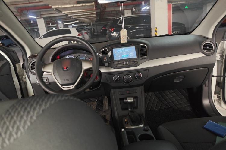 Used Roewe 350 2014 1.5L Automatic Xunda Edition Center Console