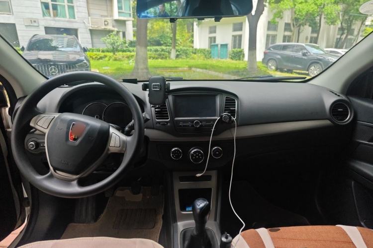 Used Roewe 350 2014 1.5L Manual Swift Edition Center Console