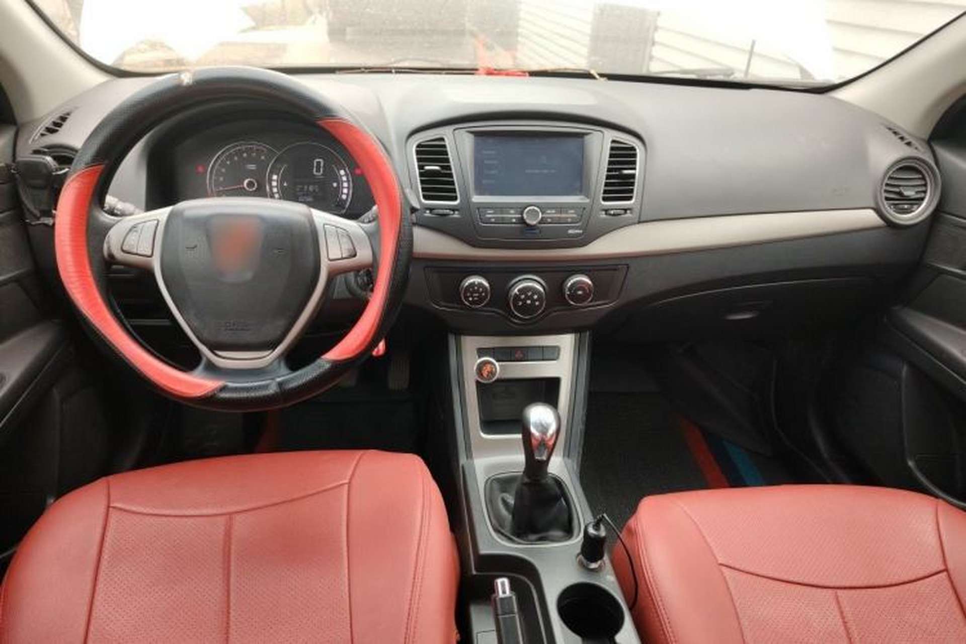 Used Roewe 350 2014 1.5L Manual Swift Edition Center Console