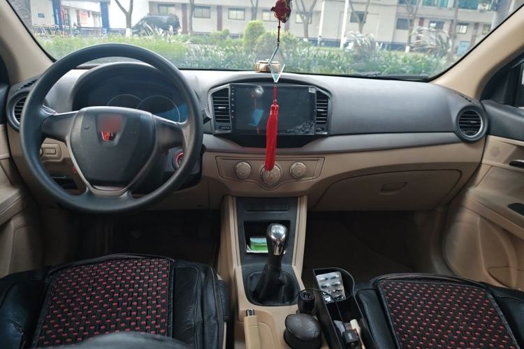 Used Roewe 350 2014 1.5L Manual Xunchi Edition Center Console