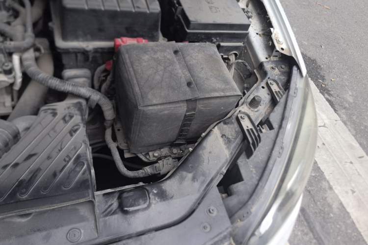 Used Roewe 350 2014 1.5L Manual Xunchi Edition Engine Bay Left