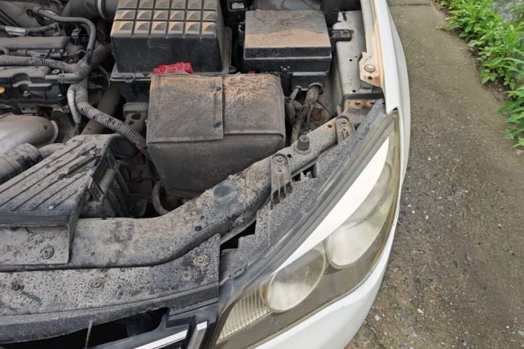 Used Roewe 350 2014 1.5L Automatic Xunda Edition Engine Bay Left