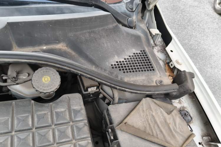 Used Roewe 350 2014 1.5L Automatic Xunyue Version Engine Bay Left