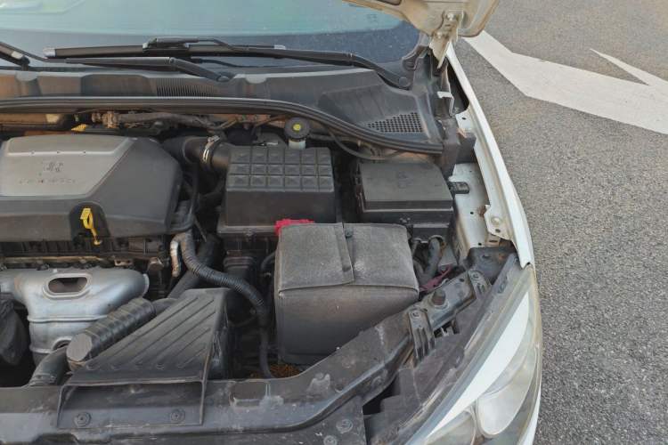 Used Roewe 350 2014 1.5L Manual Swift Edition Engine Bay Left