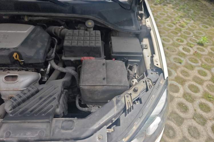 Used Roewe 350 2014 1.5L Manual Swift Edition Engine Bay Left