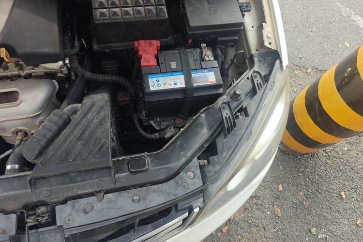 Used Roewe 350 2014 1.5L Automatic Xunyue Version Engine Bay Left