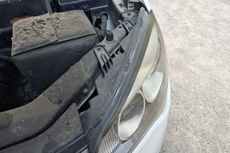 Used Roewe 350 2014 1.5L Manual Swift Edition Engine Bay Left