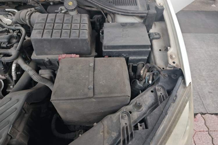 Used Roewe 350 2014 1.5L Manual Xunchi Edition Engine Bay Left