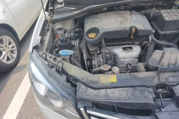Used Roewe 350 2014 1.5L Automatic Xunyue Version Engine Bay Right