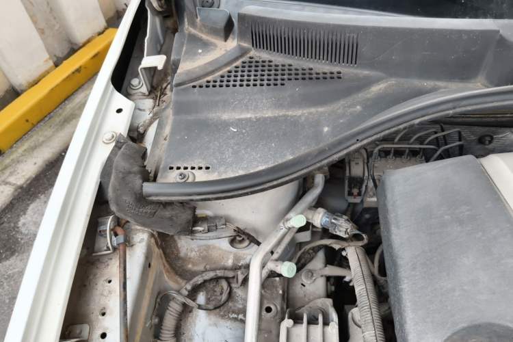 Used Roewe 350 2014 1.5L Automatic Xunyue Version Engine Bay Right