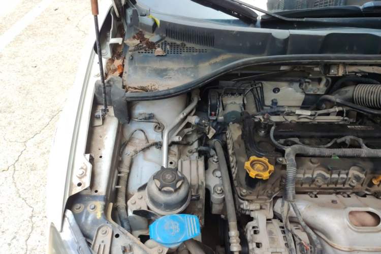 Used Roewe 350 2014 1.5L Automatic Xunda Edition Engine Bay Right