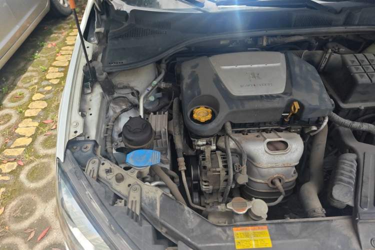 Used Roewe 350 2014 1.5L Manual Swift Edition Engine Bay Right