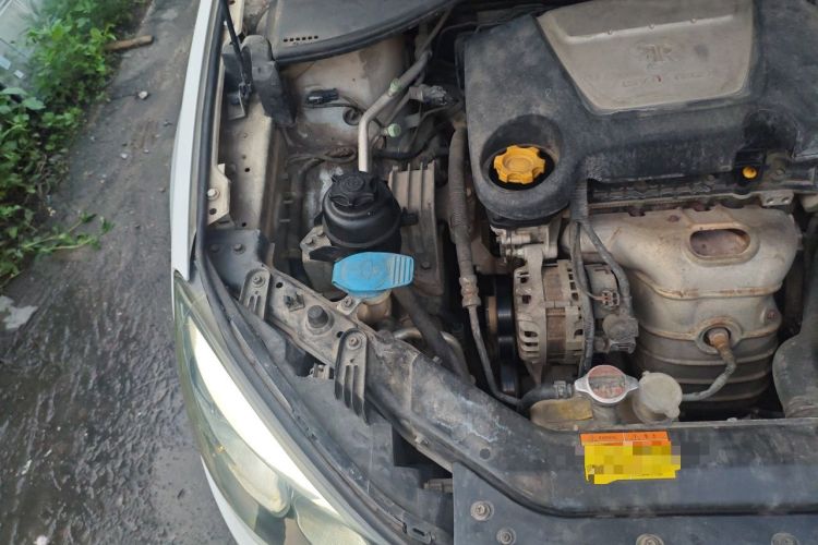 Used Roewe 350 2014 1.5L Automatic Xunyue Version Engine Bay Right