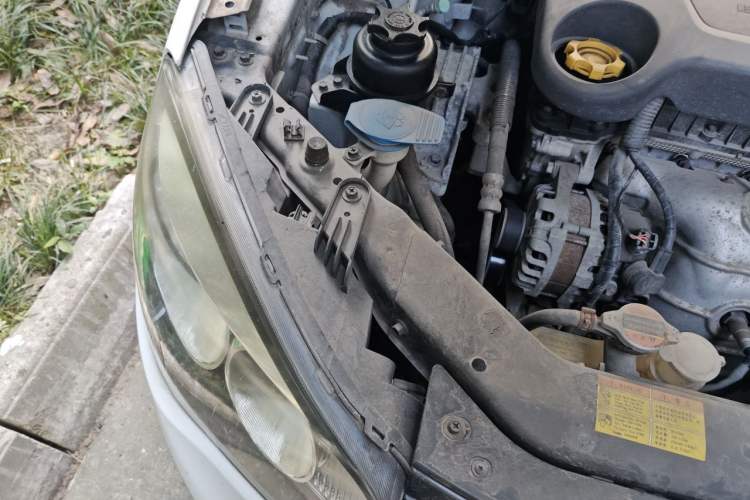 Used Roewe 350 2014 1.5L Manual Swift Edition Engine Bay Right