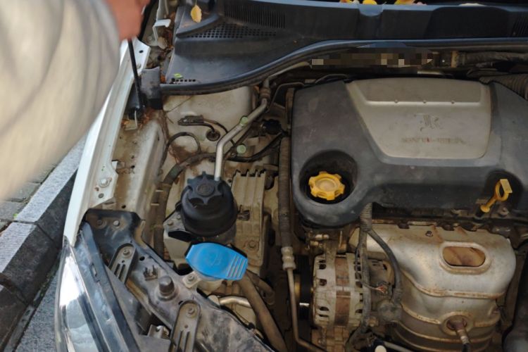 Used Roewe 350 2014 1.5L Automatic Xunyue Version Engine Bay Right