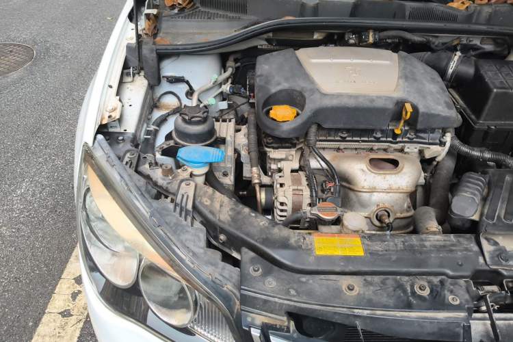 Used Roewe 350 2014 1.5L Automatic Xunyue Version Engine Bay Right