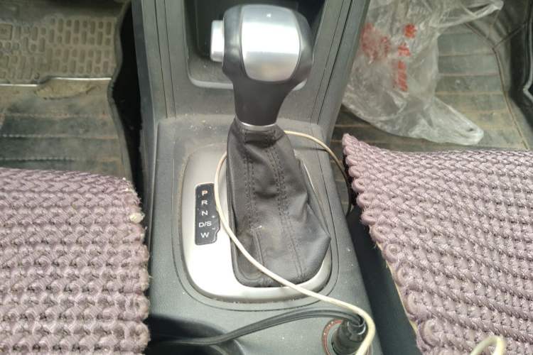 Used Roewe 350 2014 1.5L Automatic Xunyue Version Gear Lever