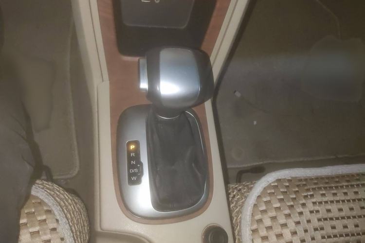 Used Roewe 350 2014 1.5L Automatic Xunyue Version Gear Lever