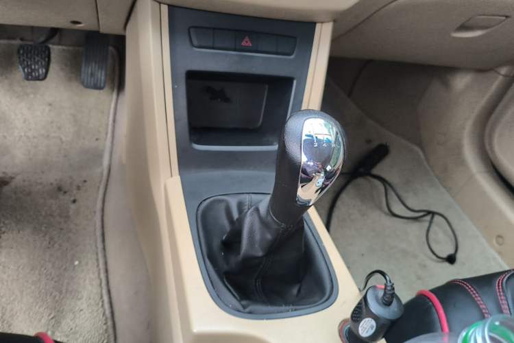 Used Roewe 350 2014 1.5L Manual Xunchi Edition Gear Lever