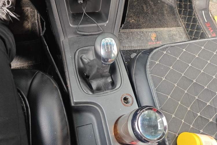 Used Roewe 350 2014 1.5L Manual Xunchi Edition Gear Lever