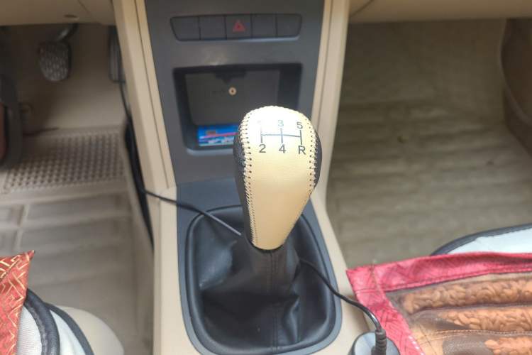 Used Roewe 350 2014 1.5L Manual Xunchi Edition Gear Lever