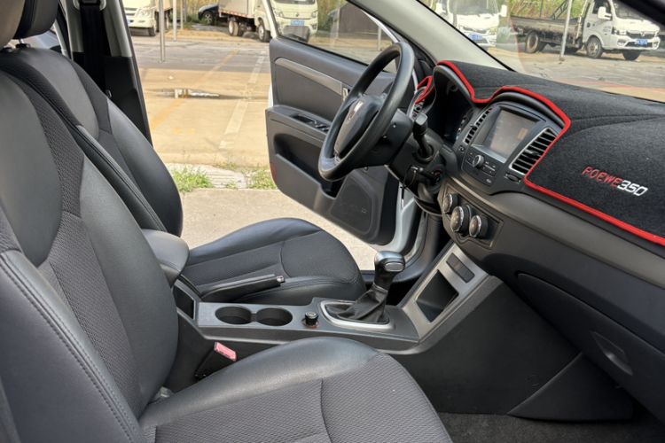 Used Roewe 350 2014 1.5L Automatic Xunyue Version Interior 4