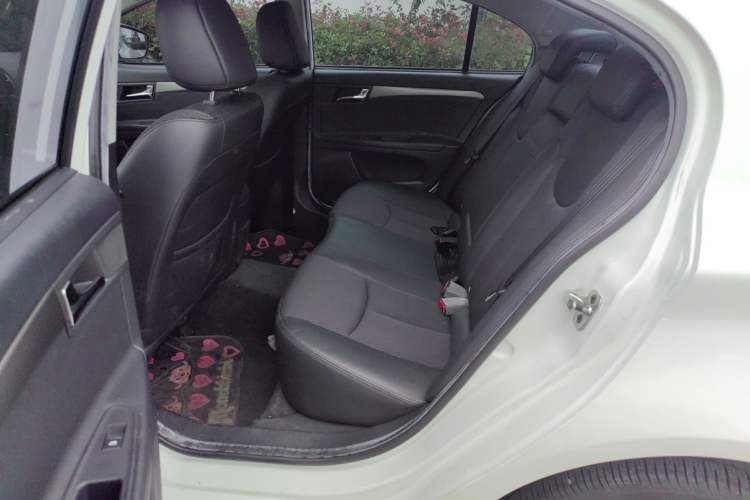 Used Roewe 350 2014 1.5L Automatic Xunyue Version Interior 4