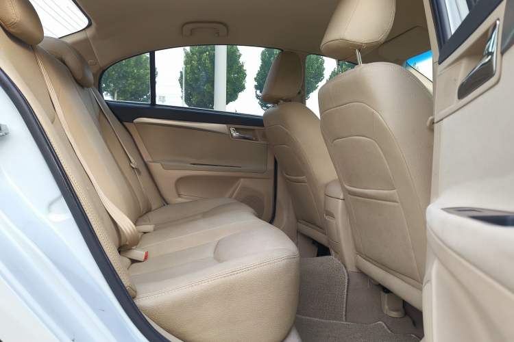 Used Roewe 350 2014 1.5L Automatic Xunda Edition Interior 8