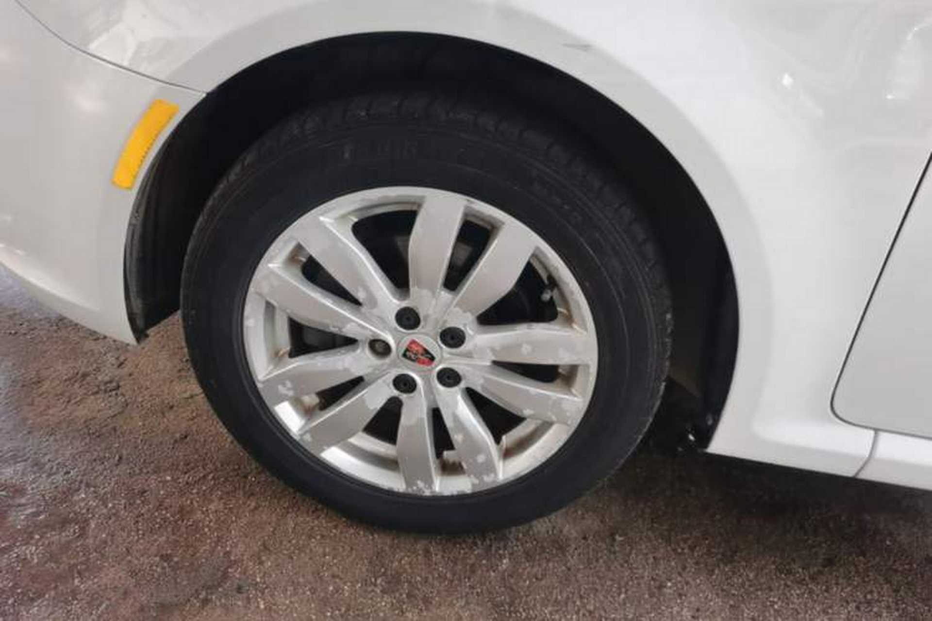 Used Roewe 350 2014 1.5L Automatic Xunyue Version Left Front Wheel Hub
