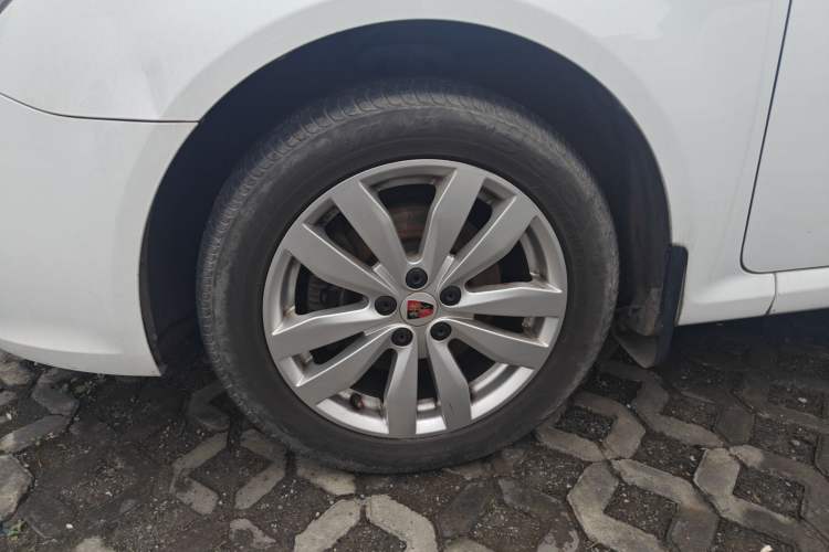 Used Roewe 350 2014 1.5L Automatic Xunyue Version Left Front Wheel Hub
