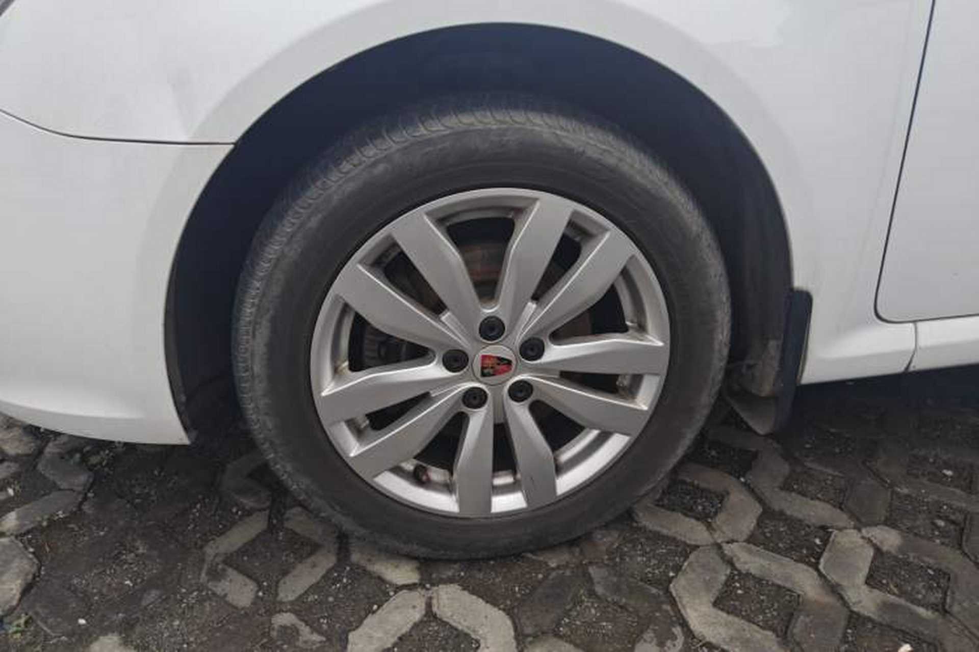 Used Roewe 350 2014 1.5L Automatic Xunyue Version Left Front Wheel Hub