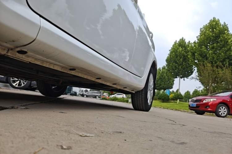 Used Roewe 350 2014 1.5L Automatic Xunda Edition Left Side Sill
