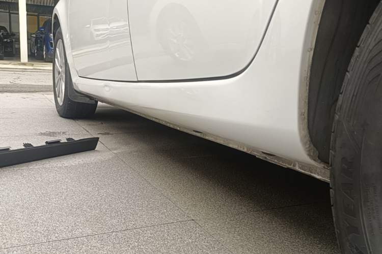 Used Roewe 350 2014 1.5L Automatic Xunyue Version Left Side Sill