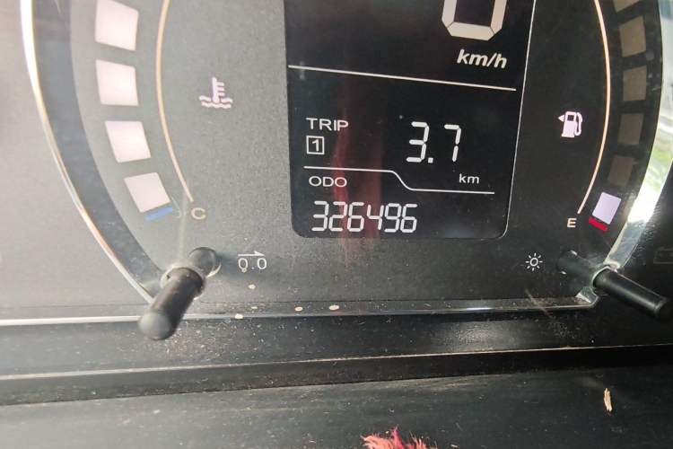 Used Roewe 350 2014 1.5L Manual Xunchi Edition Odometer Close Up