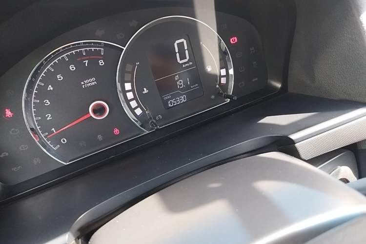 Used Roewe 350 2014 1.5T Manual Jingrui Edition Odometer Close Up