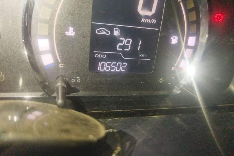 Used Roewe 350 2014 1.5L Manual Xunchi Edition Odometer Close Up