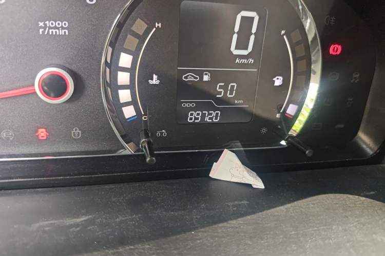 Used Roewe 350 2014 1.5L Manual Xunchi Edition Odometer Close Up