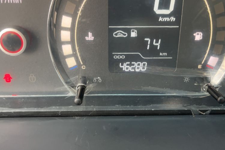 Used Roewe 350 2014 1.5L Manual Swift Edition Odometer Close Up
