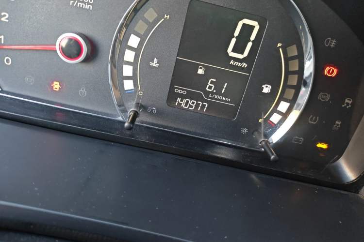 Used Roewe 350 2014 1.5L Manual Xunchi Edition Odometer Close Up