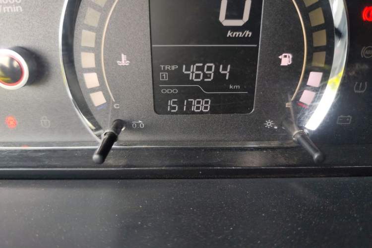 Used Roewe 350 2014 1.5L Manual Xunchi Edition Odometer Close Up