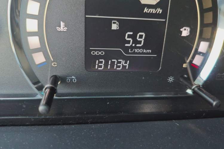 Used Roewe 350 2014 1.5L Manual Swift Edition Odometer Close Up