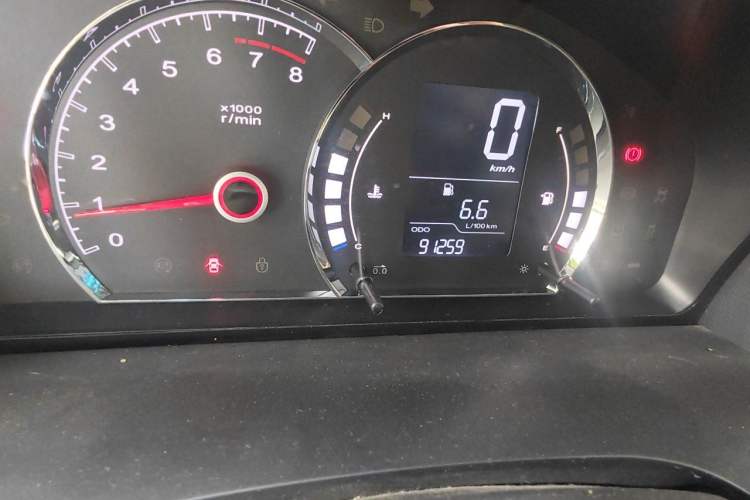 Used Roewe 350 2014 1.5L Manual Swift Edition Odometer Close Up