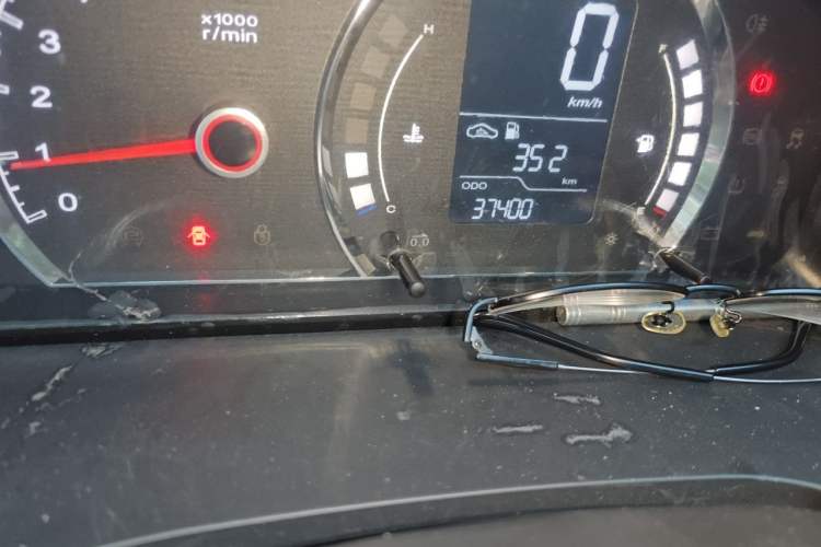 Used Roewe 350 2014 1.5L Manual Swift Edition Odometer Close Up
