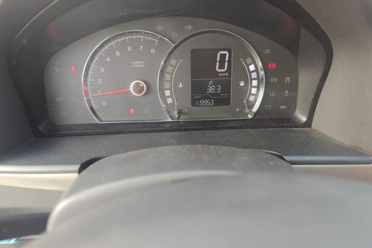 Used Roewe 350 2014 1.5L Manual Xunchi Edition Odometer Close Up