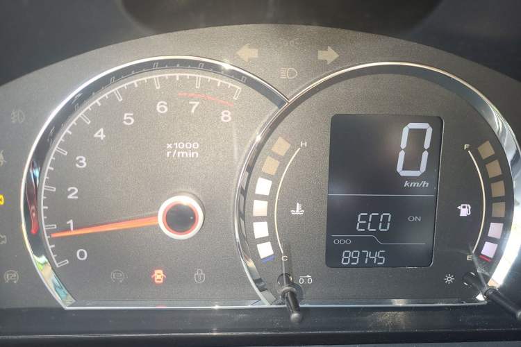 Used Roewe 350 2014 1.5L Manual Xunchi Edition Odometer Close Up