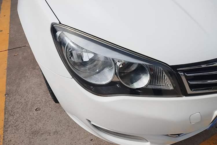 Used Roewe 350 2014 1.5T Manual Jingrui Edition Right Front Headlight