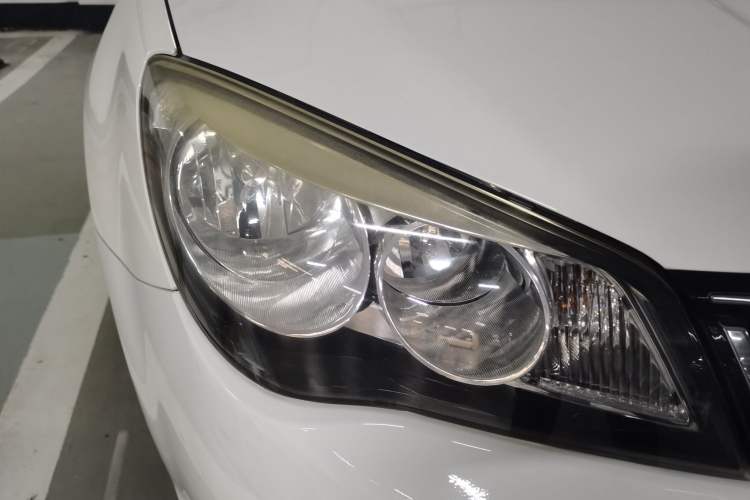 Used Roewe 350 2014 1.5L Automatic Xunyue Version Right Front Headlight